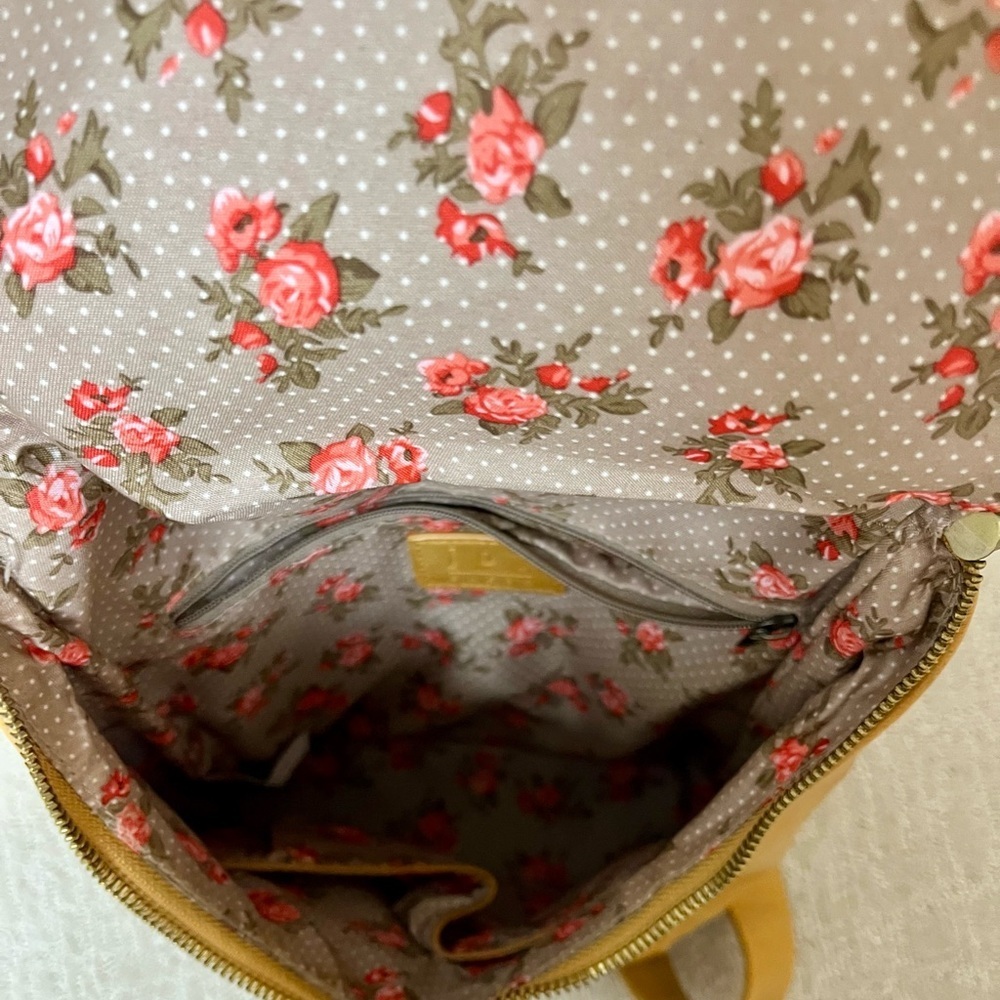 JOY Susan tan Backpack with floral interior - Picture 6 of 6